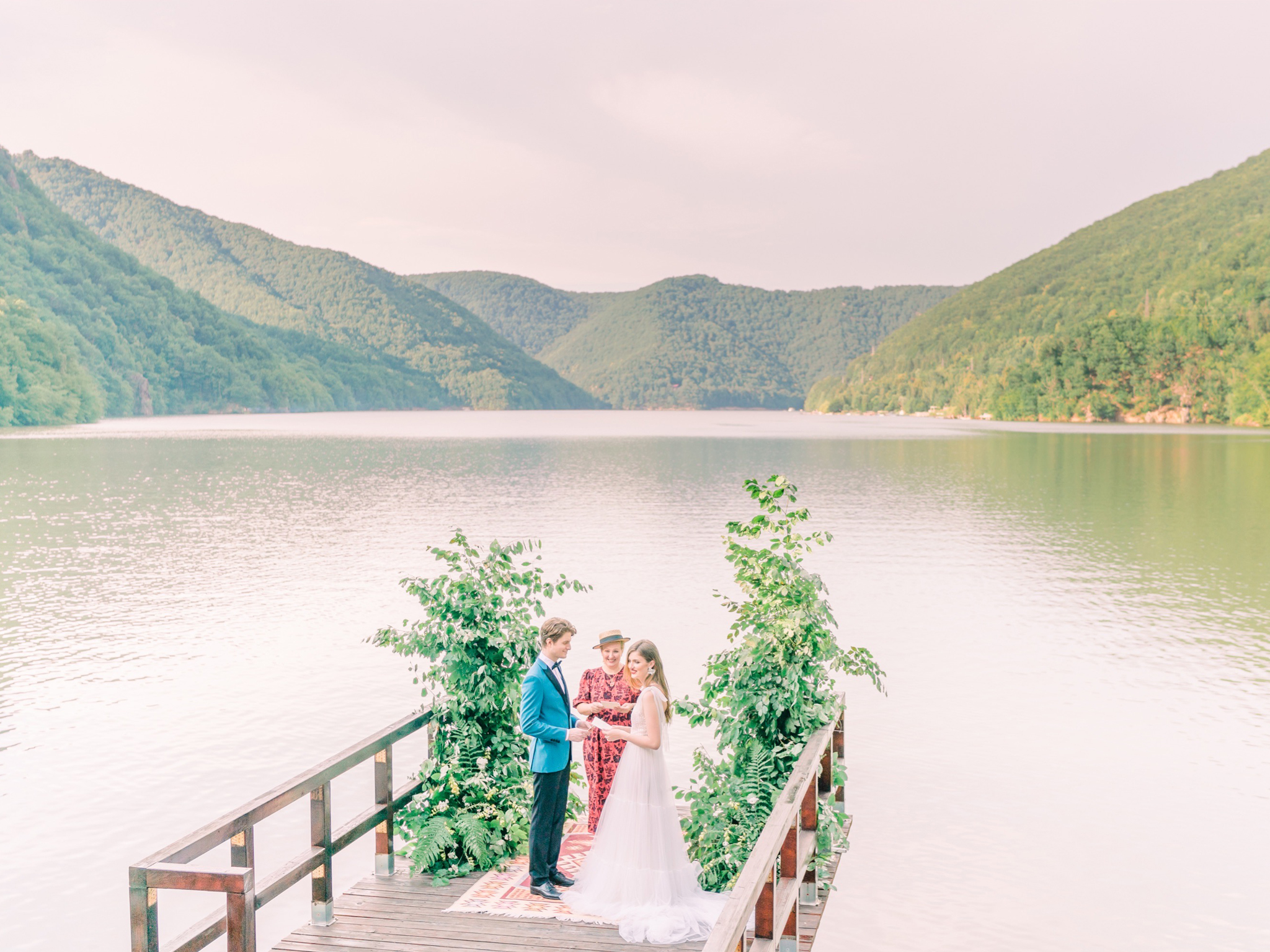 Wedding by the lake in Transylvania