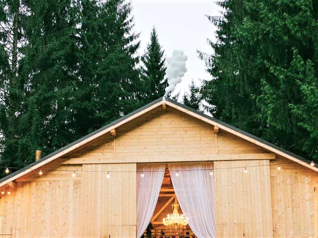 Intimate chic chalet wedding