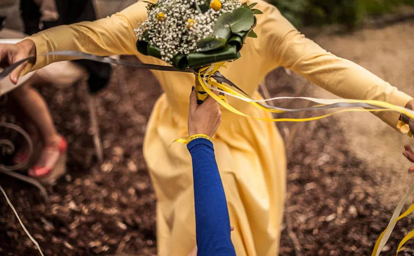 bridal bouquet throw ribbons